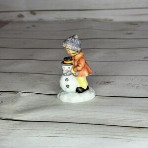 Goebel Berta Hummel "A Gift For Snowman" BH 92/P Porcelain Figurine Winter Child